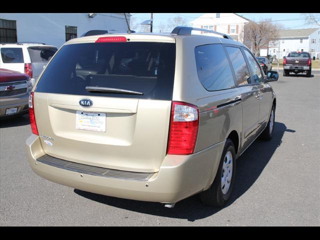 Kia Sedona 2010 photo 3