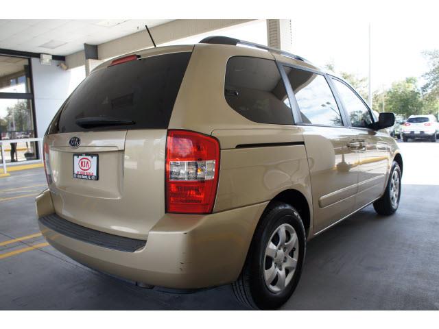Kia Sedona 2010 photo 1