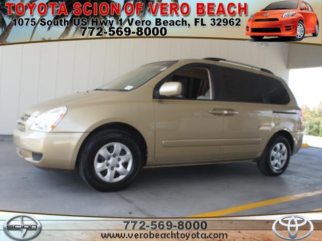 Kia Sedona 2010 photo 4