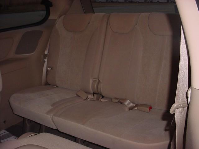 Kia Sedona 2010 photo 2