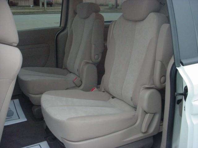 Kia Sedona 2010 photo 3