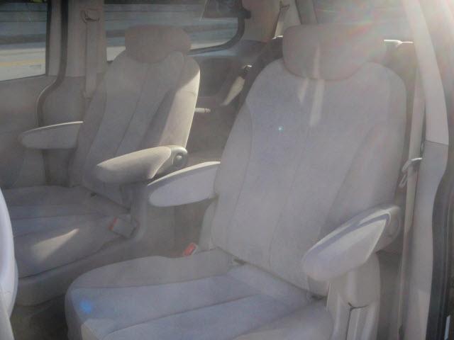 Kia Sedona 2010 photo 1