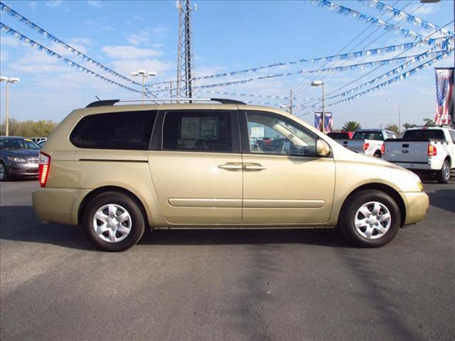 Kia Sedona HD Extended Cab Short Bed MiniVan