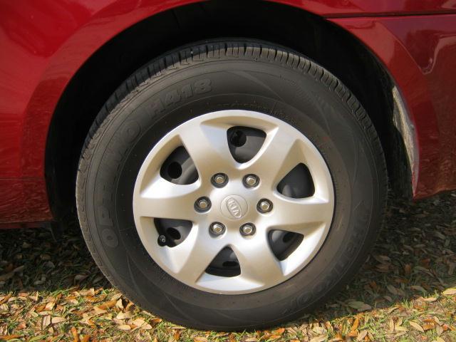 Kia Sedona 2010 photo 2