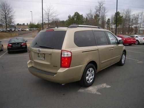 Kia Sedona 2010 photo 3