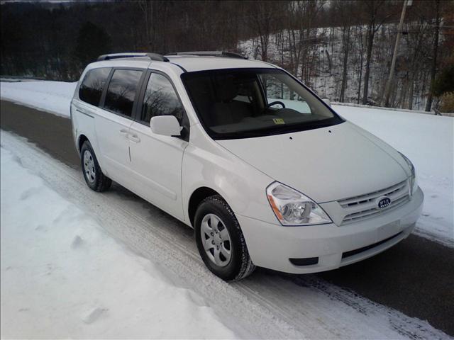 Kia Sedona 2010 photo 1