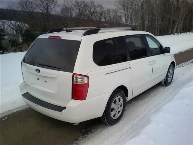 Kia Sedona 2010 photo 2