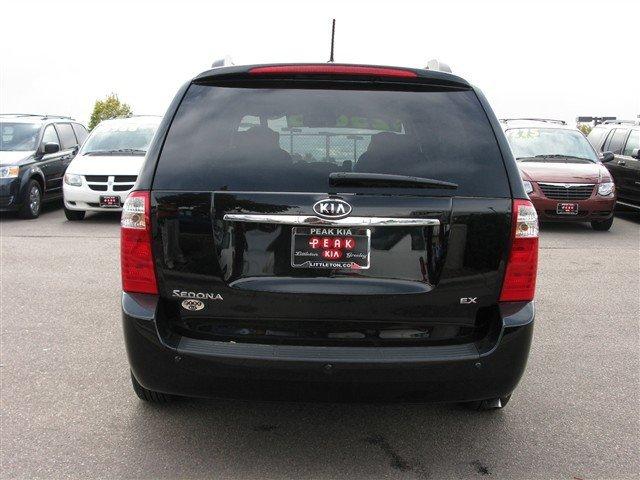Kia Sedona 2010 photo 2