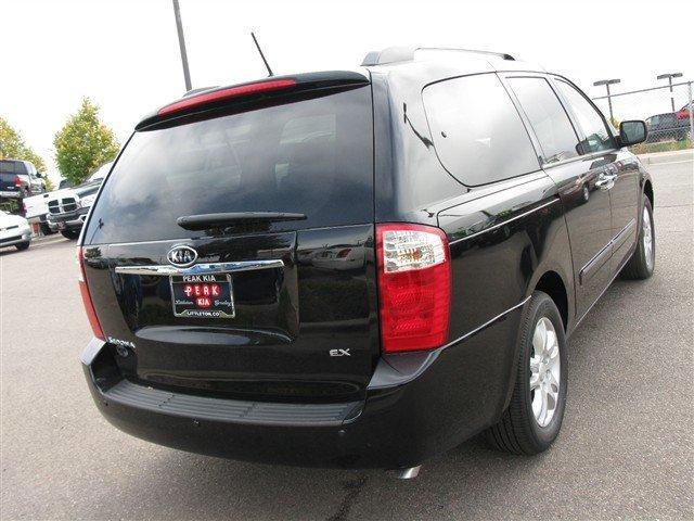 Kia Sedona 2010 photo 4