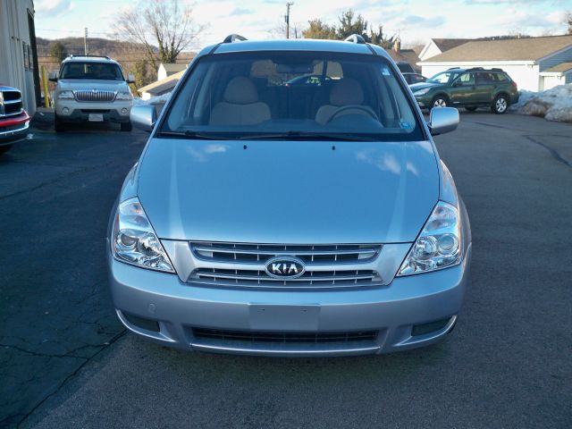 Kia Sedona 2010 photo 2