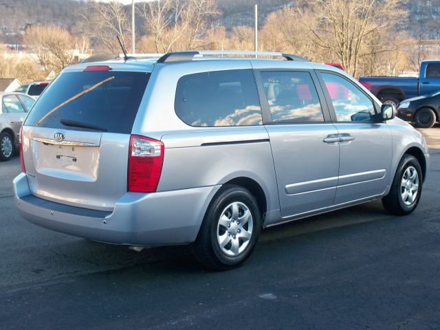 Kia Sedona 2010 photo 4