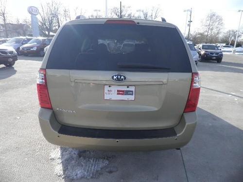 Kia Sedona 2010 photo 3
