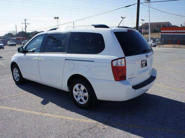 Kia Sedona 2010 photo 2