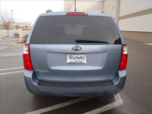 Kia Sedona 2010 photo 3