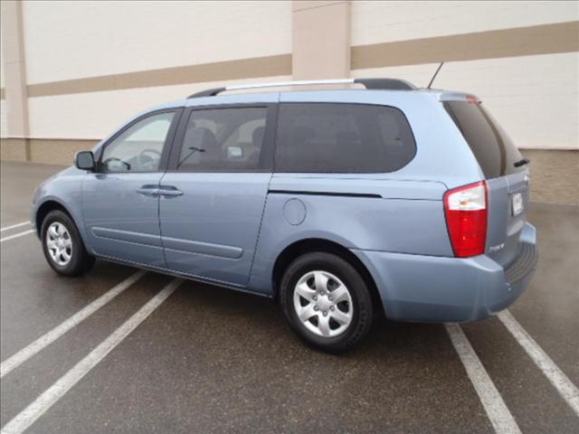 Kia Sedona 2010 photo 4