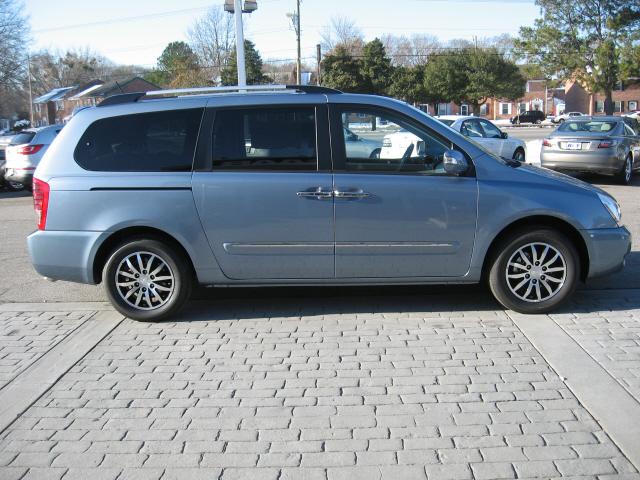 Kia Sedona 2011 photo 4