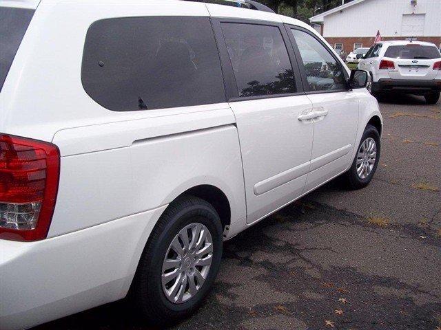 Kia Sedona 2011 photo 3