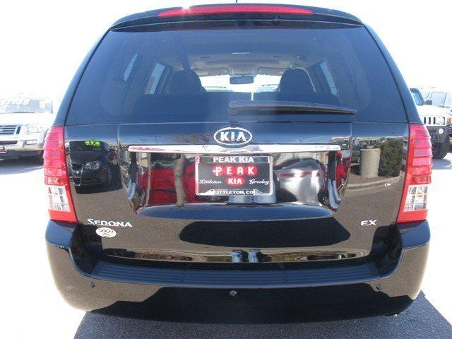 Kia Sedona 2011 photo 3