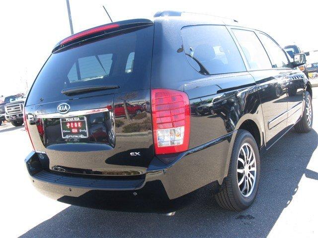 Kia Sedona 2011 photo 4