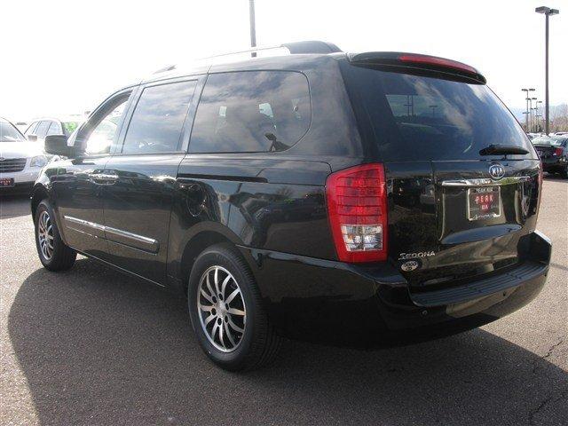 Kia Sedona 2011 photo 2
