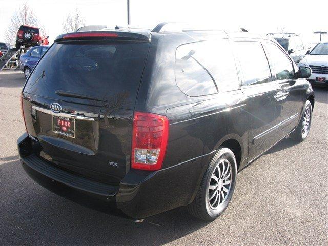 Kia Sedona 2011 photo 4
