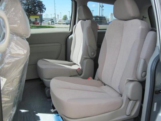 Kia Sedona 2011 photo 2