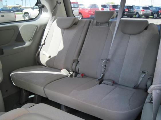 Kia Sedona 2011 photo 3