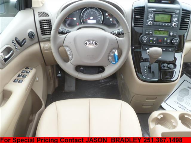 Kia Sedona 2011 photo 1