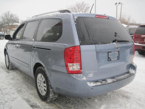 Kia Sedona 2011 photo 2