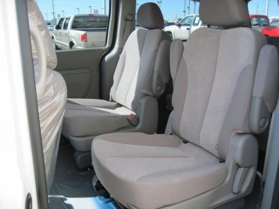 Kia Sedona 2011 photo 2