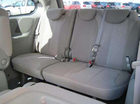 Kia Sedona 2011 photo 3