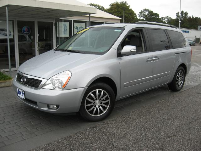 Kia Sedona Open-top MiniVan
