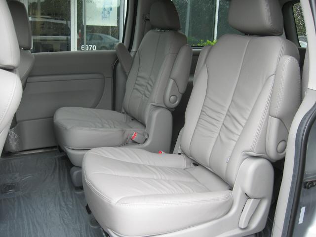 Kia Sedona 2011 photo 3