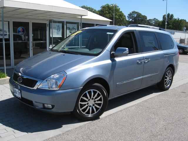 Kia Sedona Open-top MiniVan