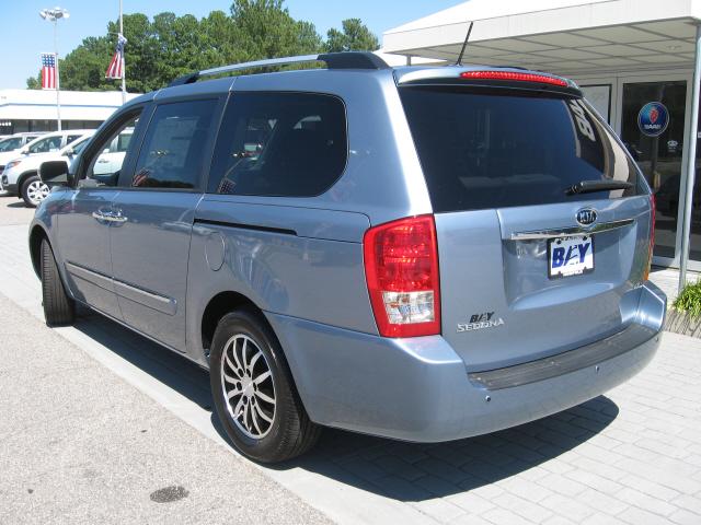 Kia Sedona 2011 photo 1