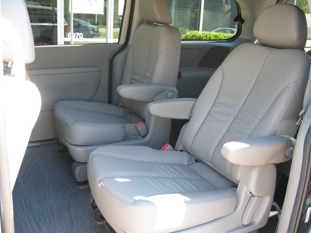 Kia Sedona 2011 photo 3