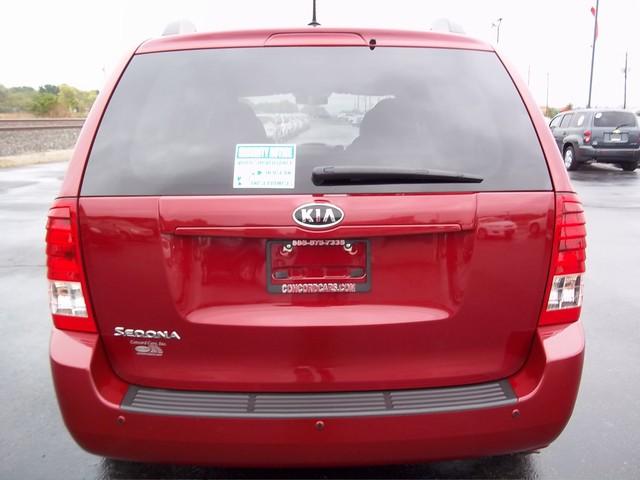 Kia Sedona 2011 photo 2