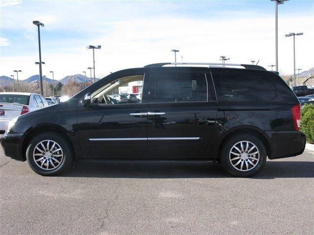 Kia Sedona 2011 photo 1