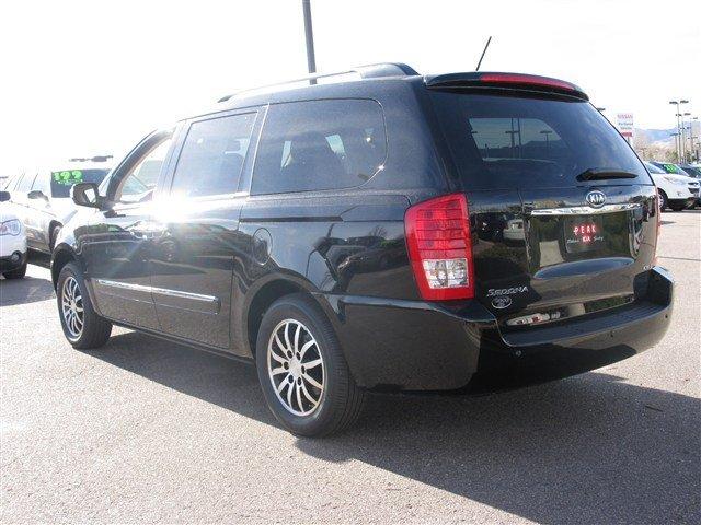 Kia Sedona 2011 photo 2