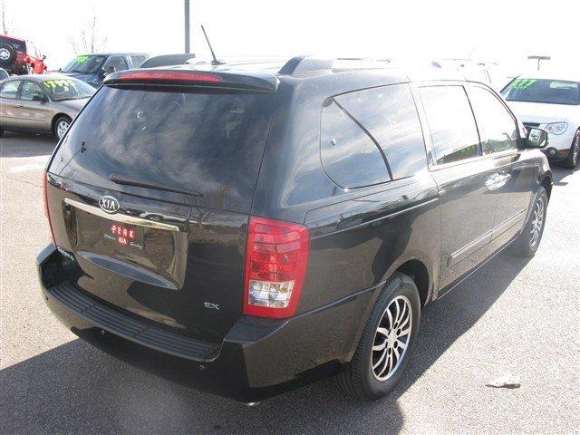 Kia Sedona 2011 photo 4