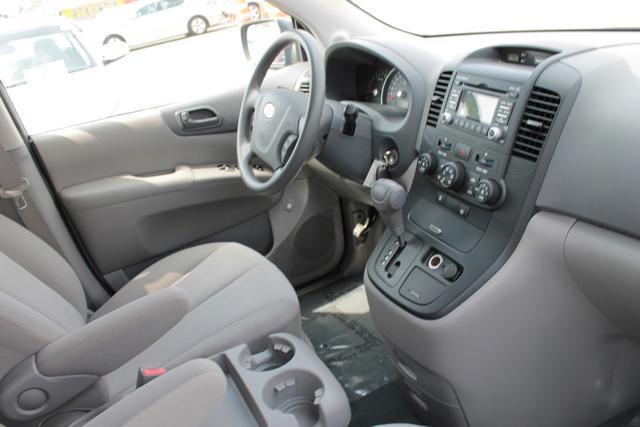 Kia Sedona 2012 photo 1