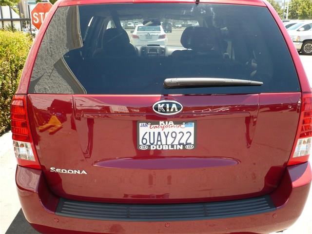 Kia Sedona 2012 photo 2