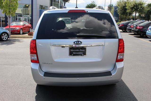 Kia Sedona 2012 photo 4