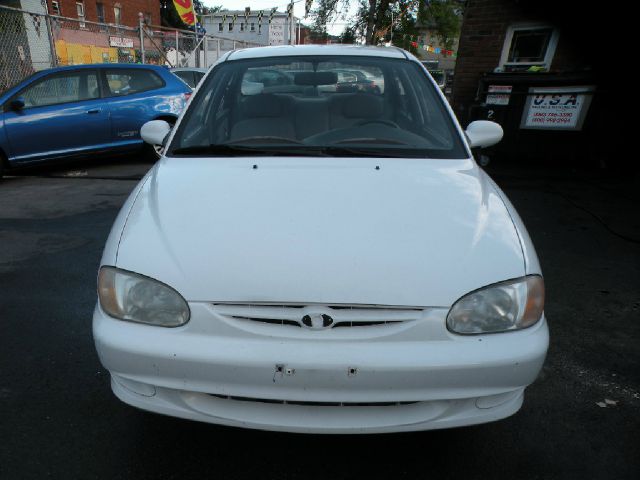 Kia Sephia 1998 photo 1