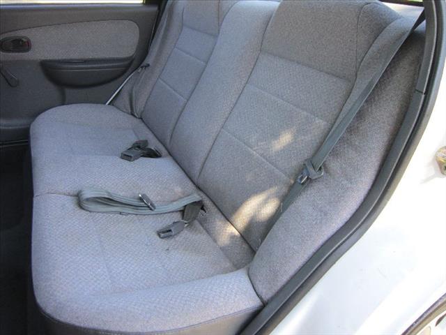 Kia Sephia 1998 photo 1