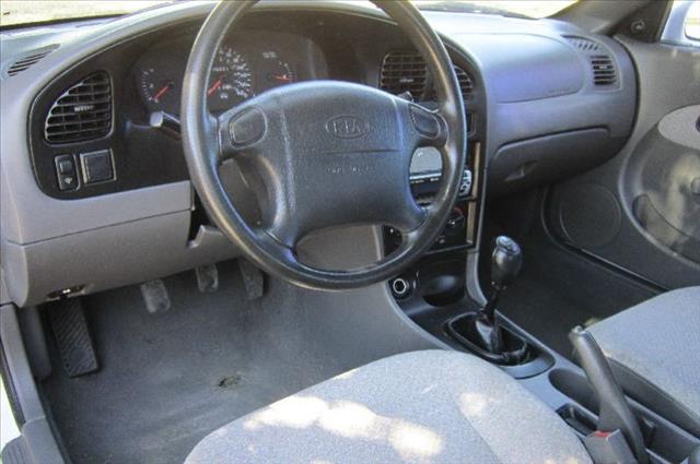Kia Sephia 1998 photo 2