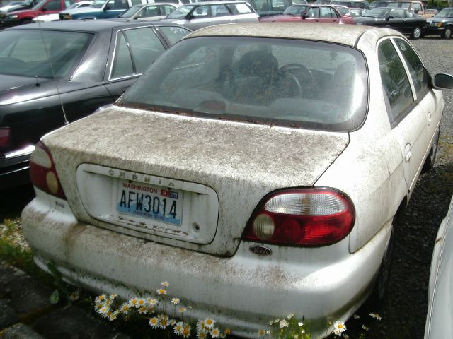 Kia Sephia 1999 photo 2