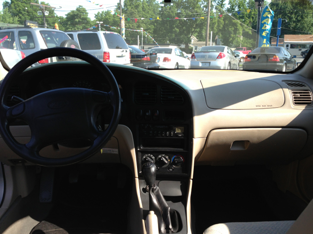 Kia Sephia 1999 photo 1