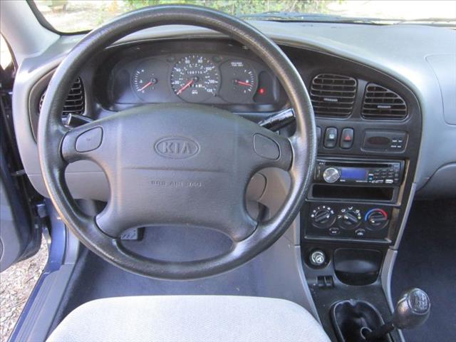 Kia Sephia 2001 photo 1