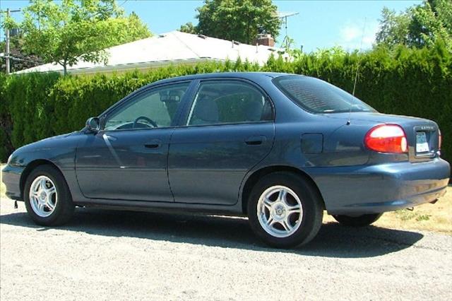 Kia Sephia 2001 photo 2